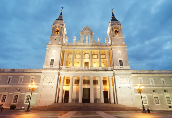 Madrid 'deki Almudena Katedrali — Stok fotoğraf