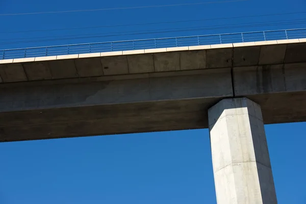 Viaducto de cerca —  Fotos de Stock