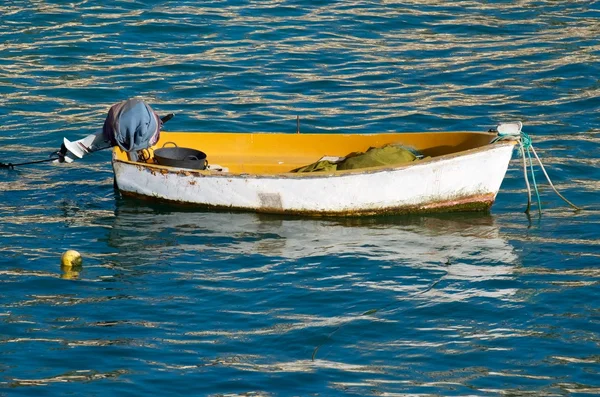 Kleines Holzboot — Stockfoto