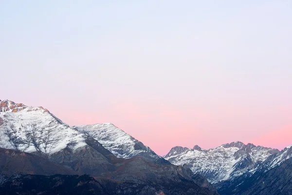 ピレネー山脈の雪に覆われたピーク — ストック写真