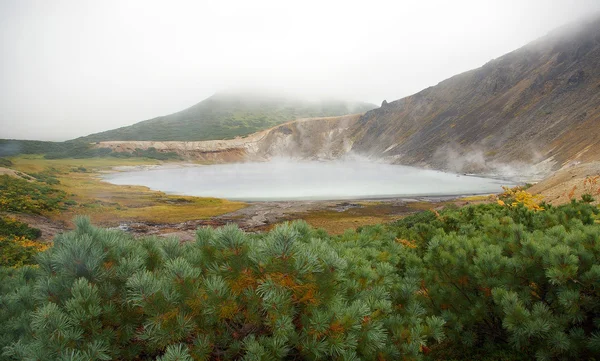 Lago a ferver. Ilha Kunashir — Fotografia de Stock