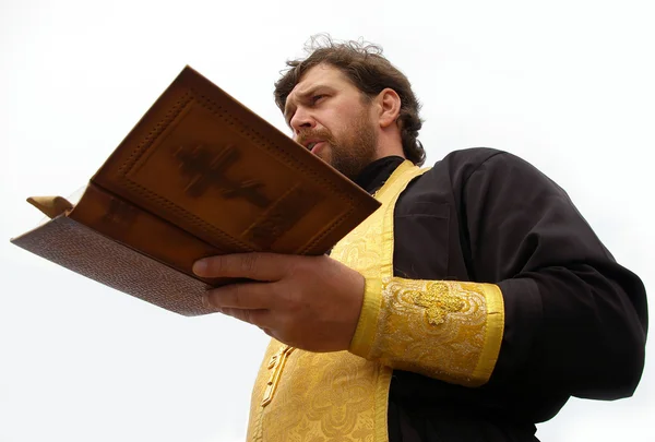 Молебен православного священника — стоковое фото