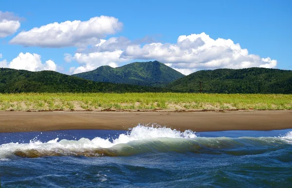 Litoral da ilha Sakhalin — Fotografia de Stock