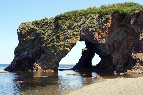 Gigante de roca, Isla Sakhalin Imágenes De Stock Sin Royalties Gratis