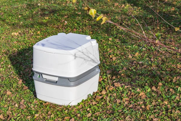 Street Lighting Portable Plastic Toilet Foreground Back Tree — Stock Photo, Image