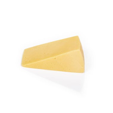 Stüdyoda çekim. Kafasından kesilmiş bir parça sarı peynir. Yakın plan. Beyaz arkaplanda