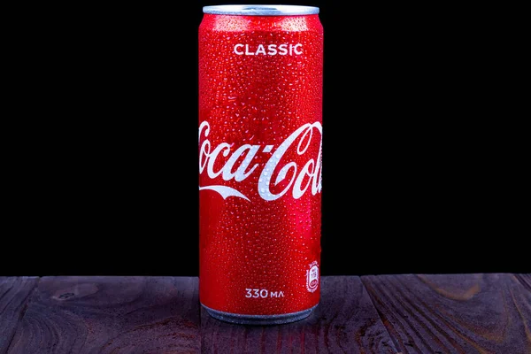 Minszk Fehéroroszország 2020 Október Stúdió Világítás Coca Cola Vörös Fémdobozát — Stock Fotó