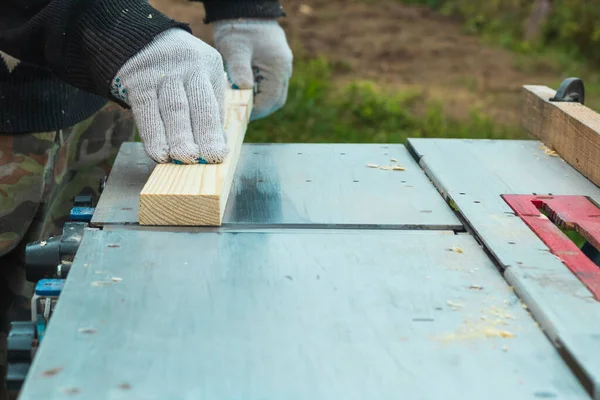 Luce Del Giorno Macchina Segare Legno Padrone Passa Tavola Tavola — Foto Stock