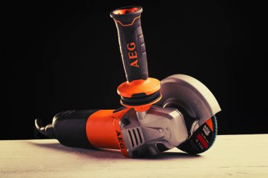 Minsk. Beyaz Rusya. 03 Aralık 2020. Stüdyo ışıkları. araç Köşesi ana makine AEG