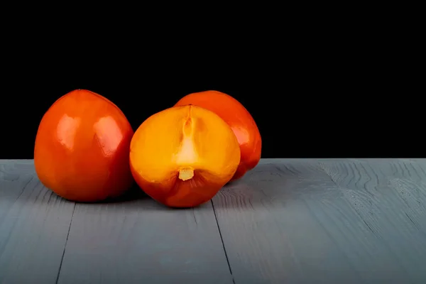 Iluminación Estudio Fruta Caqui Sobre Fondo Blanco Hay Una Sombra — Foto de Stock