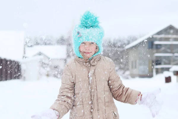 Natural Light Snowy Winter Child Winter Jacket Knitted Hat Throws — Stock Photo, Image