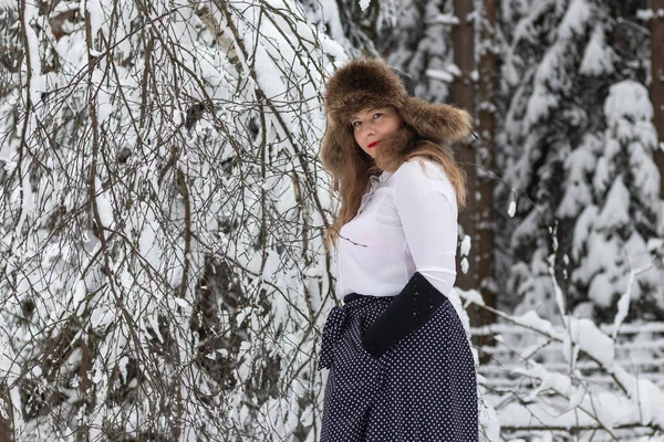 Street Lighting White Snow Girl Caucasian Appearance Looks Snow Background — Stock Photo, Image