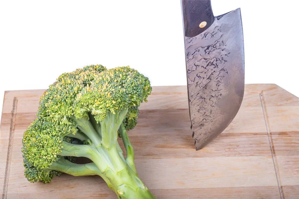 Verse Rauwe Broccoli Snijplank Van Hout Een Witte Ondergrond Een — Stockfoto