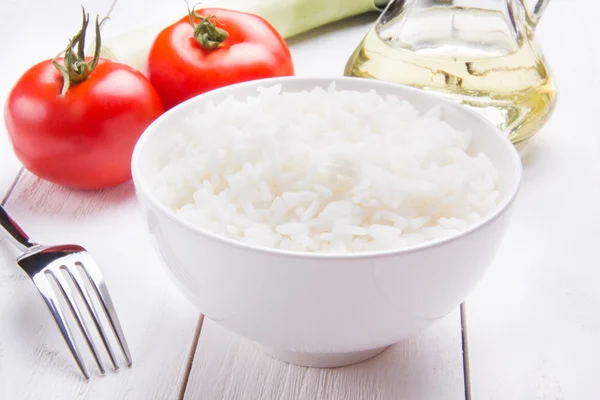 Taze demlendi pilav, domates ve zeytin yağı