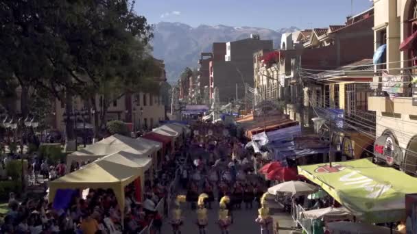 Cochabamba Bolivia 2019 Dansare Parader Och Färgglada Marschband Jungfru Urkupinafestivalen — Stockvideo