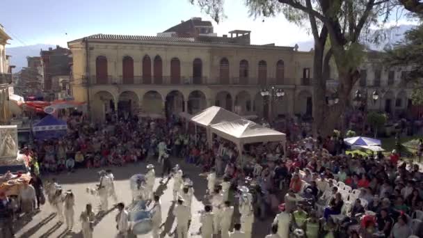 Cochabamba Bolivia 2019 Bailarines Desfiles Coloridas Bandas Marcha Festival Virgen — Vídeo de stock