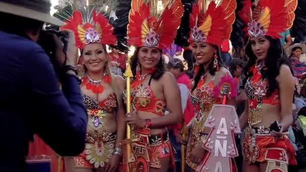 Cochabamba Bolivia Augustus 2019 Boliviaanse Vrouwen Carnavalskostuums Maagd Van Urkupina — Stockvideo