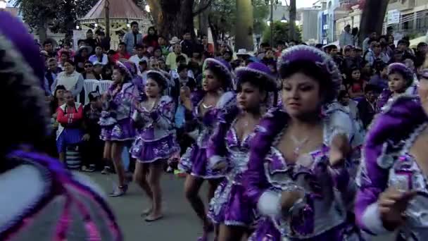 Boliviaanse Vrouwen Carnavalskostuums Het Virgin Urkupina Festival Quillacollo Bolivia — Stockvideo