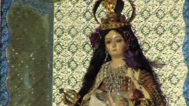 COCHABAMBA / BOLIVIA - Ağustos 2019: The Virgin of Urkupina in the San Ildefonso de Quillacollo Church, Cochabamba, Bolivya.