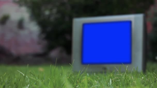 Старый Размытый Телевизор Синим Экраном Зеленом Цвете — стоковое видео