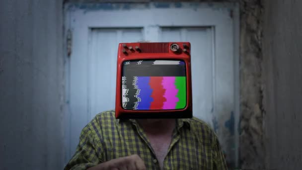テレビマンは 画面上のベルギーのフラグを持つ ズームイン — ストック動画