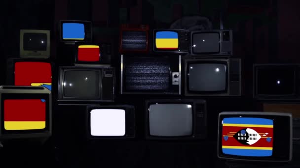 Eswatini和Vintage电视的旗帜 深蓝色调子放大放大 — 图库视频影像