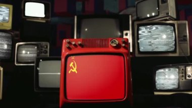 Sovyet bayrakları ve Retro TV 'leri.  