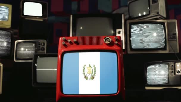 Flaggen Guatemalas Und Retro Fernseher — Stockvideo
