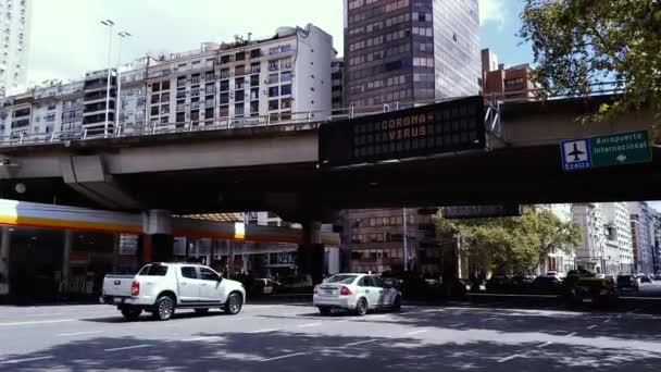 ブエノスアイレス アルゼンチンのLibertador Avenueは Covid 19パンデミック発生時に — ストック動画