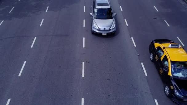 阿根廷布宜诺斯艾利斯 2020年3月 阿根廷布宜诺斯艾利斯高速公路上汽车的高角度视图 — 图库视频影像