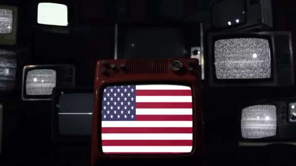 Σημαία Των Ηνωμένων Πολιτειών Για Retro Τηλεοράσεις Σετ Μεγέθυνση — Αρχείο Βίντεο