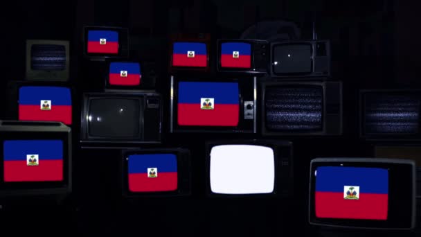 Σημαίες Της Αϊτής Και Retro Τηλεοράσεις Σκούρο Μπλε Τόνο Μεγέθυνση — Αρχείο Βίντεο