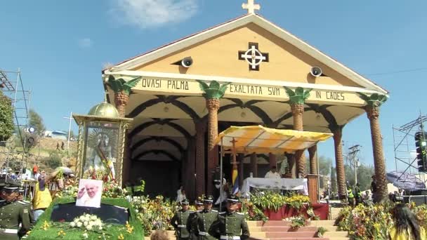 Masiva Peregrinación Los Devotos Calvario Virgen María Urqupia Cerro Quta — Vídeos de Stock