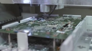 PCB Montaj için Seç ve Yerleştir Makinesi. Yakın plan.