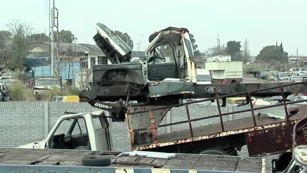 Wrecked Cars Empilés Dans Cimetière Près Buenos Aires Argentine — Video