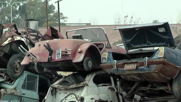 Haufen Abgestürzter Autos Auf Dem Autofriedhof Stadtrand Von Buenos Aires — Stockvideo