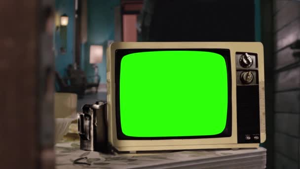 Vintage Television Set Grön Bakgrund Med Buller Färgskalor Och Statisk — Stockvideo