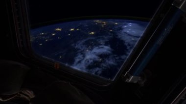Gece vakti Dünya gezegeni Uluslararası Uzay İstasyonu 'ndan görüldü. NASA tarafından desteklenen bu videonun elementleri.
