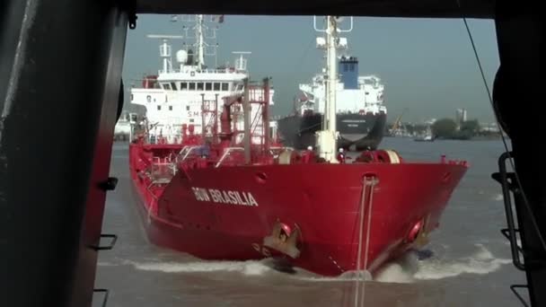 Arjantin Buenos Aires Limanı Nda Römorkör Bir Tanker Gemisini Çekiyor — Stok video
