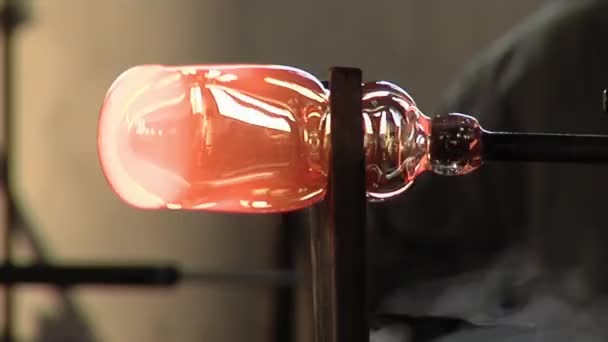 Glass Maker Master Craftsman Shaping End Red Hot Vase Close — Stock Video