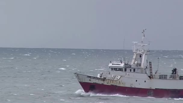 Ein Fischerboot Der Nähe Des Hafens Mar Del Plata Argentinien — Stockvideo