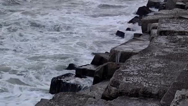 Olas Que Estrellan Contra Rocas Mar Del Plata Argentina — Vídeos de Stock