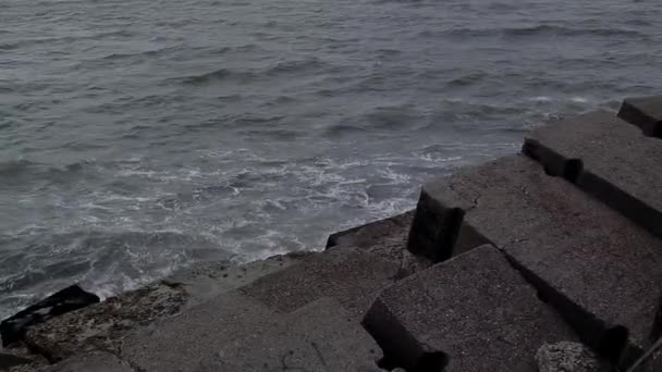 Vågor Kraschar Stenar Vid Havsmuren Eller Break Water Mar Del — Stockvideo