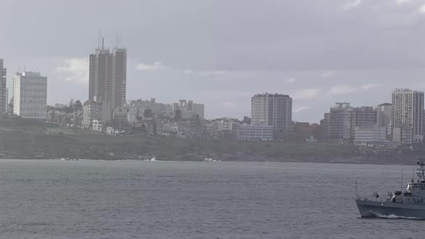 Barco Guardacostas Cerca Ciudad Mar Del Plata Provincia Buenos Aires — Vídeos de Stock