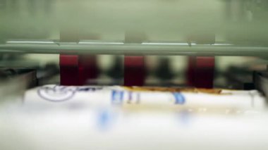 Tuvalet kağıdı rulosu için fabrika paketleme makinesi - Kapat - 4K