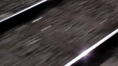 Hareket halindeki tren rayları Arjantin 'de görüldü.