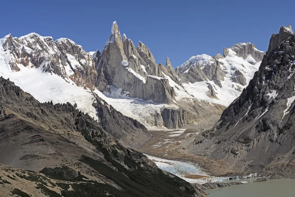 高大的安第斯山脉南部的山峰 — 图库照片