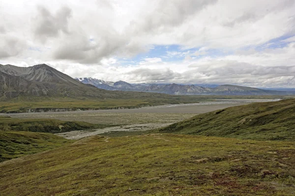 Río y colinas de la Tundra —  Fotos de Stock