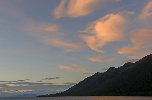 Crépuscule sur un chenal océanique — Photo