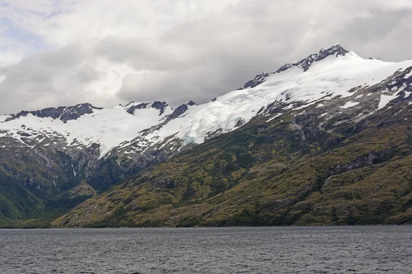 Glace et neige sur les montagnes reculées — Photo